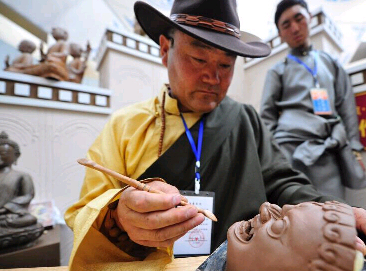 ���ؾ��з��ű���ʮ��ɹ���չ��