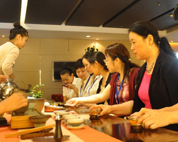 湖南机场女职工培训学院教学方式丰富多彩”