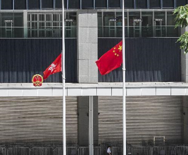 香港特区政府下半旗悼念乔石同志”