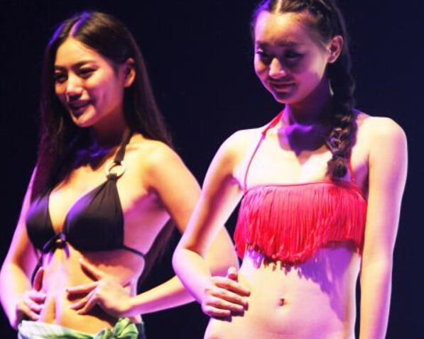 国际旅游小姐火辣比基尼走秀”