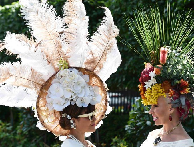 Ӣ�ʼҰ�˹��������ӭŮʿ�� ���¶�����ͷ��������