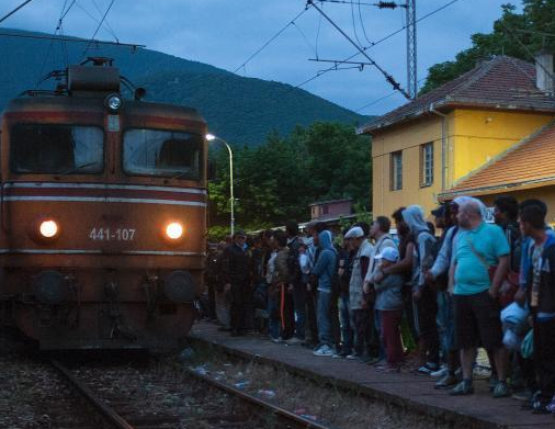 ��������ӵ������ٻ�վ �ȴ�ǰ������ά�Ǳ߾���