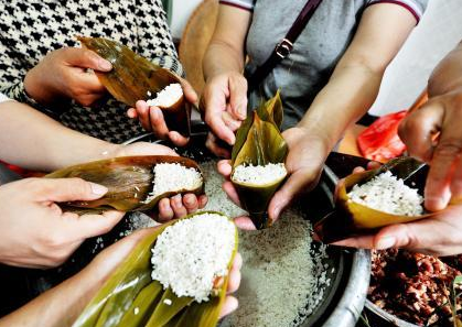 �������˰��������м����������չ����硱