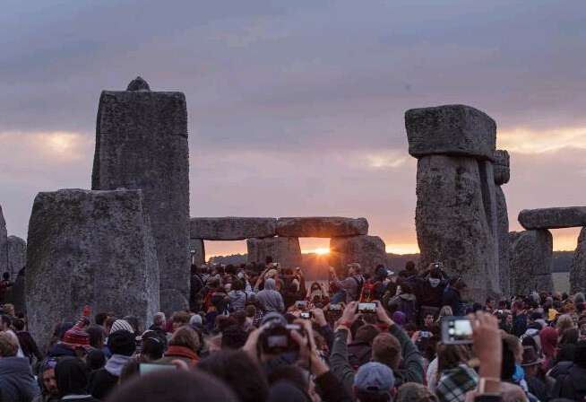 Ӣ�����ھۼ���ʯ�� ӭ���������ճ���