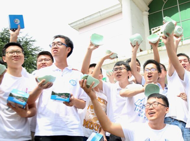 ��У�ͱ�ҵ�������롱 Ԣ���ҵ��ù�����