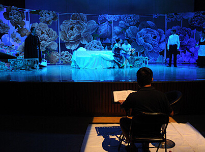 �ײ��������족���ĸ�硶�軨Ů���������ݡ�