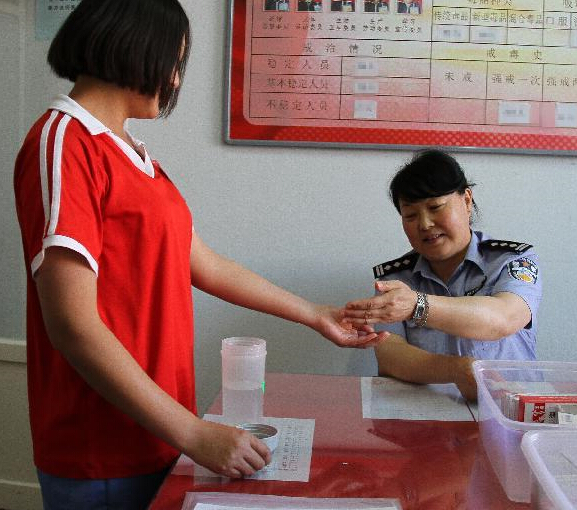 Ů�ӽ䶾����ĸɾ���