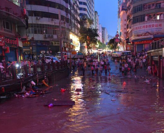 �Ĵ������Ⱪ�����Ϯ�� ���нֵ�һƬ����