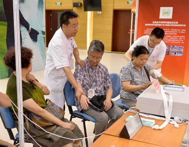 �������Ǿٰ�������򵳽��ɹ�����չ��