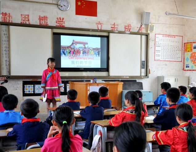 广西南宁民族风情进校园”