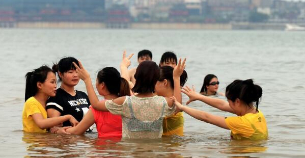 ����¯���ϲ��������ո��� ������ˮ�ӽ��䡰ԡ������