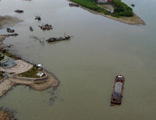 ���ӽ��ն�ˮλ�ƽ������ߡ�