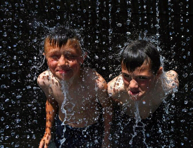 ����Ϯ��Ӣ�� ������Ȫ��ɳ̲����ˮ���