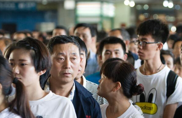 2015������ʽ��Ļ ̫ԭ��վӭ�������߷塱