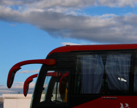 �������ţ���������ͨ����·����ʵ�֡�