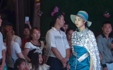 ɽ����ѧ���㡰��ҵװ����