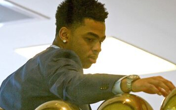 土豪歌手240万买湖人场边票:就为捧拉塞尔”