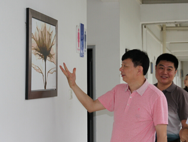 ���ϻ���ְ���黭չ����ѵѧԺ���С�