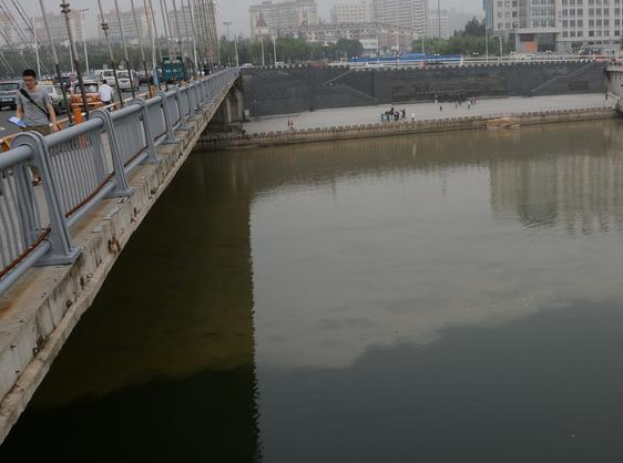 �����ɻ�������ɫ��ˮ һ���峺һ����ǡ�