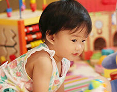 陈晓东一家三口甜蜜互动女儿朵朵首次公开亮相”