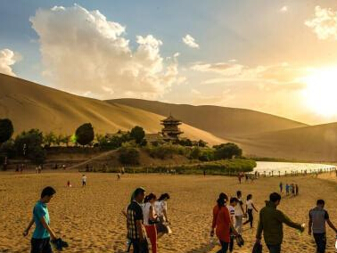 �ػ�����Ȫˮλ������10���ס�