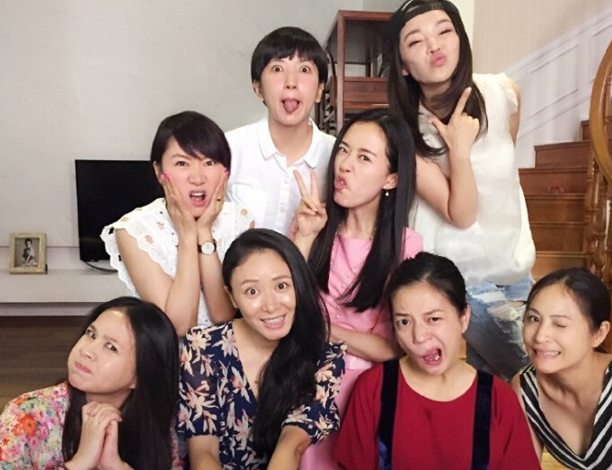 北影96班同学会 赵薇陈坤等相聚搞怪合影”