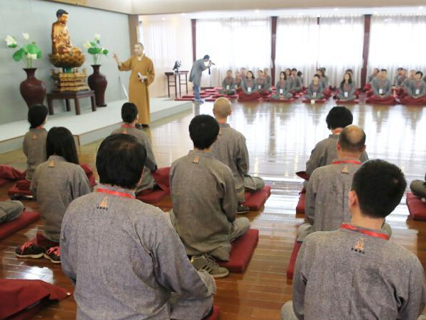 上海人进禅堂减压“一座难求””