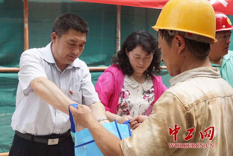 ��ʤ�ֵ��ܹ���Ϊũ�񹤶��ƽ������������