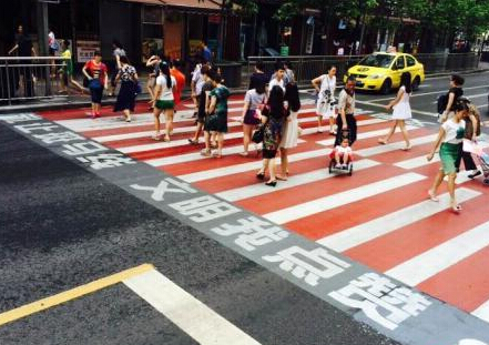 �����ֲ�ɫ�����ߡ�