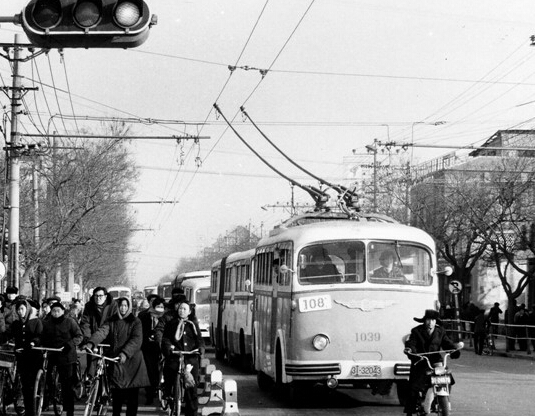 ��Ӣ����Ʒ������·��������