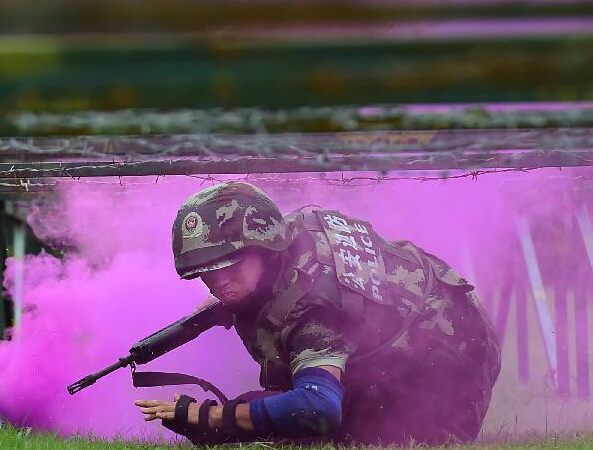 高温湿热 砥砺尖兵”