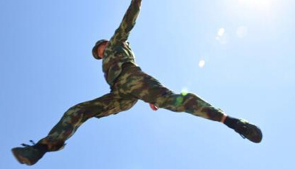 ����ɭ������ƴ��������ս���� ��ʵս����ǿ������