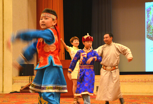 中直机关15个家庭与新疆巴州“美德少年”家庭结成对子”