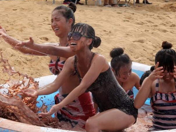 ɽ��Ϋ��Ӿװ��Ů���ݡ��ཬ��ս����