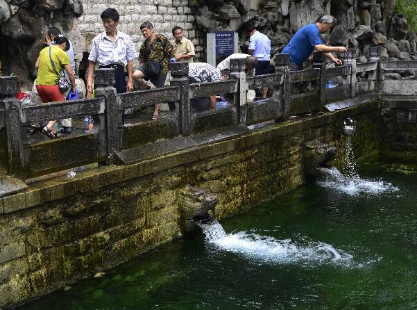 �������� ��ͻȪ���ڻ�Ȫˮλ˫˫������