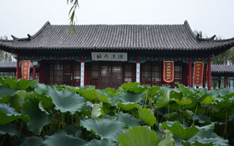 济南往事:易安旧居趵突泉 老舍情定大明湖”