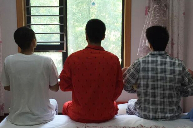 三男子上海坐月子”