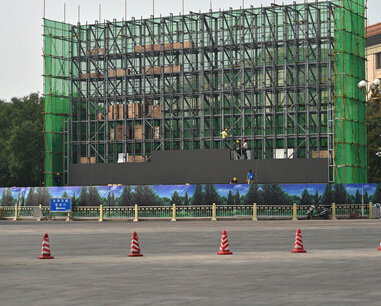 ӭ��սʤ��70���� �찲�Ź㳡����Ӵ�����