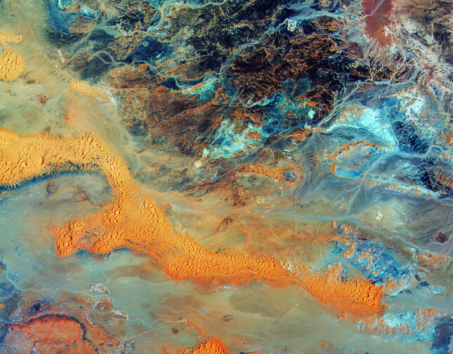 卫星拍摄利比亚沙丘:色彩浓艳鲜明如油画”