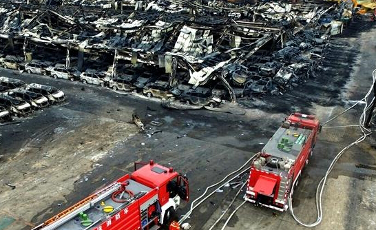 无人机队航拍滨海爆炸事故核心区现场”