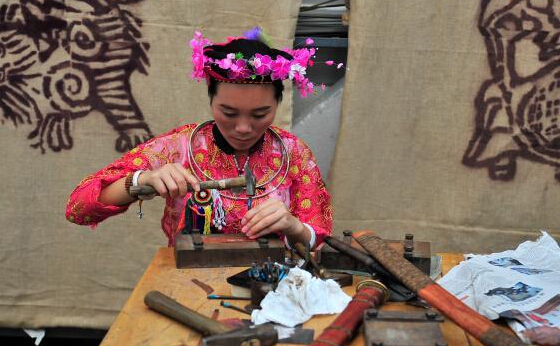 ���Ϸ��Ŵ����˸�У��