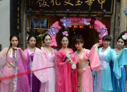 ������Ϧ������Ů���·� ����Խ�����Ļ�����չ��