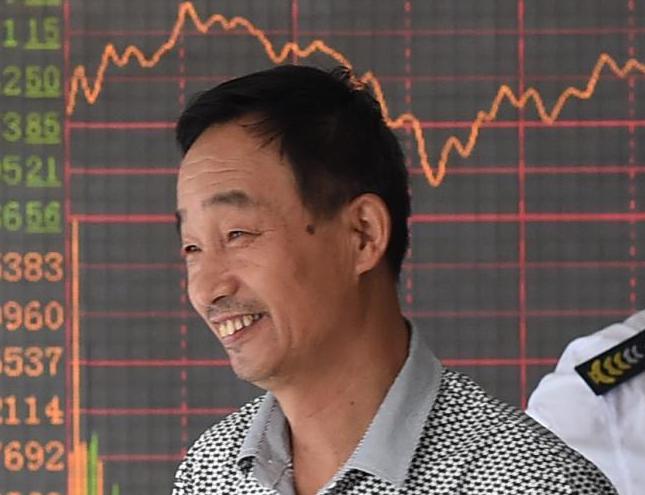 沪指逆转涨1.23% 股民喜笑颜开”