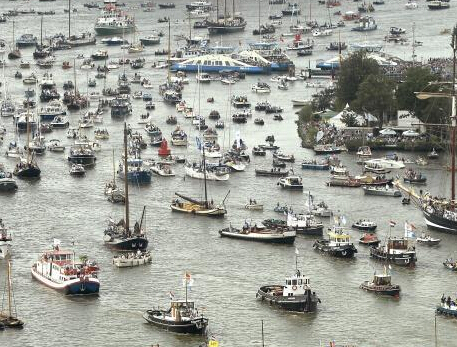 ������ķ˹�ص������ڿ�Ļ ǧ�����ɳ���׳�ۡ�