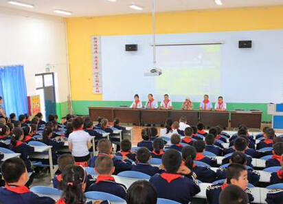 �½������ؾ�Ѯ�ϱ�ΪСѧ�������й�Զ������ս���¡�