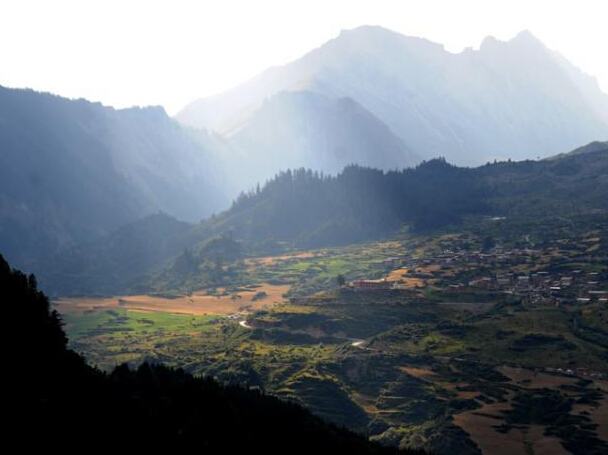 �����ؾ����������վ�ɫ��������