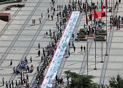 河北近百幅抗战纪念照组成“70米抗战长卷””