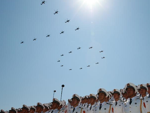 ֱ������ɡ�70������ͨ���찲�Ź㳡��