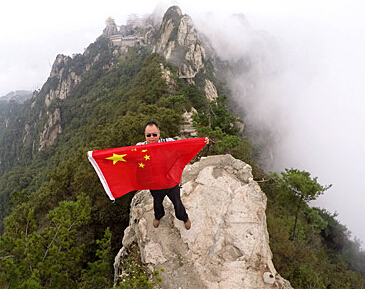 ����һ�����ͱ���չ���족