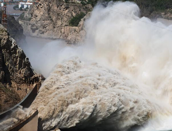 “黄龙”飞泻刘家峡”